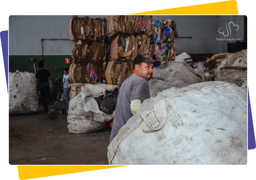 CATADOR DE MATERIAL RECICLÁVEL